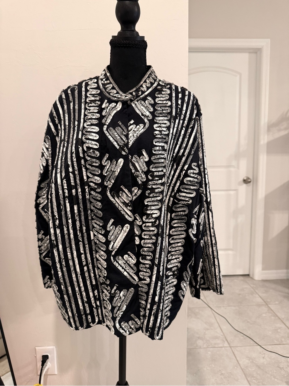 Chico's Black Cardigan with Cream Trim Design XXL